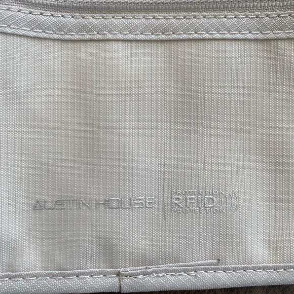 NWOT Austin House waist pouch with RFID Protection - Picture 2 of 4